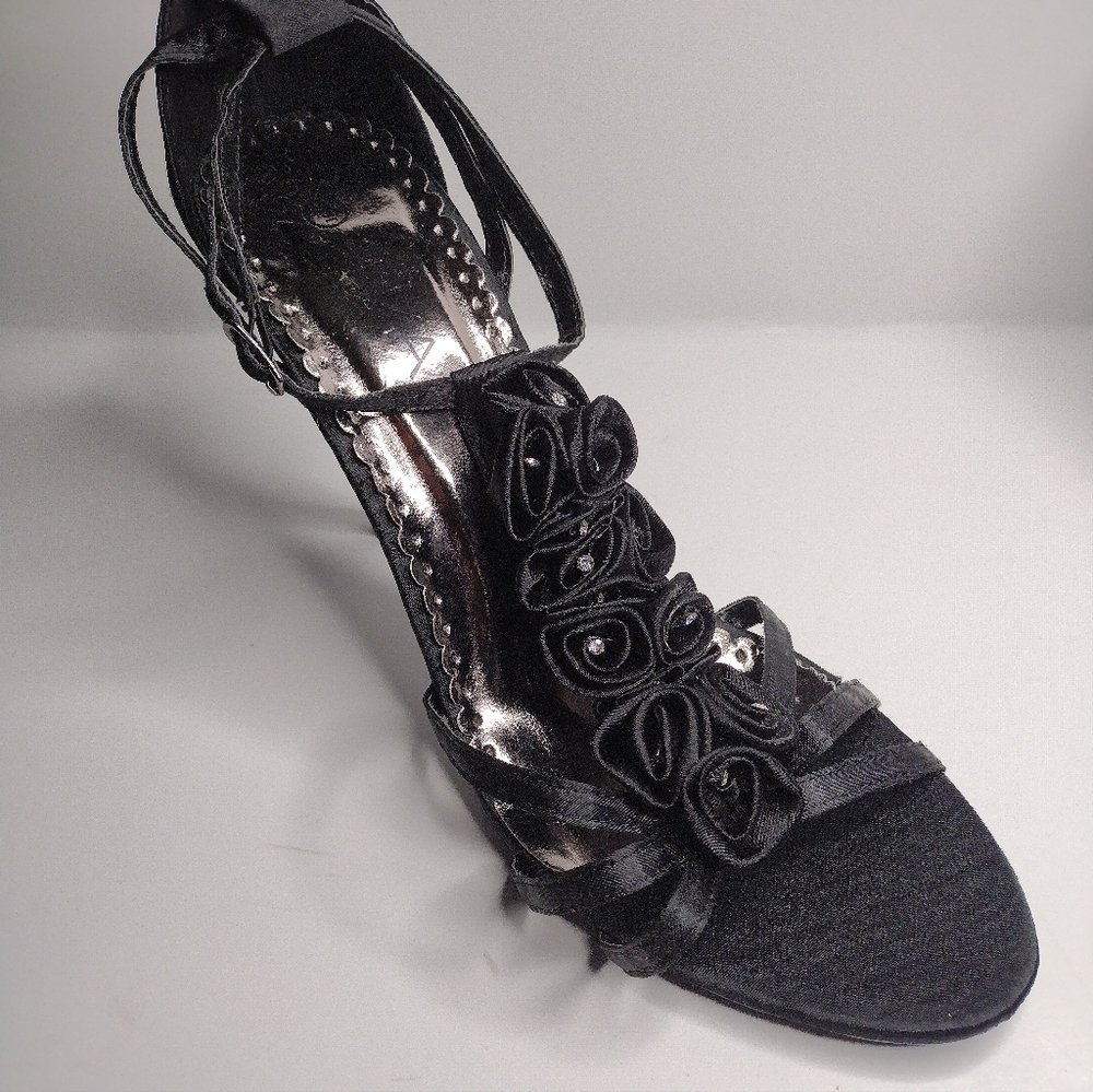 ANNA Black Velvet Flowers White Jewel Stiletto Shoes